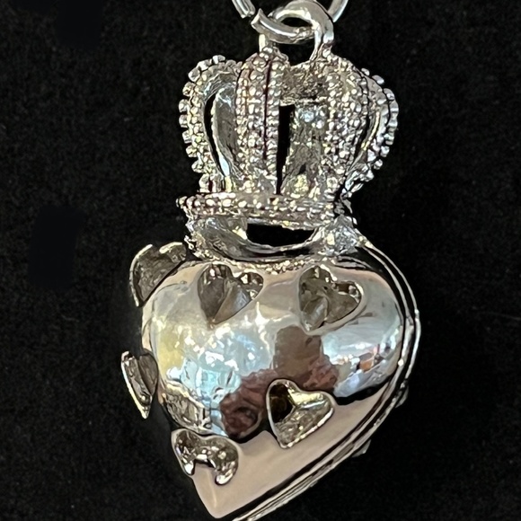 Lovely Juicy Royal Crown Rhinestone Necklace - Picture 3 of 4